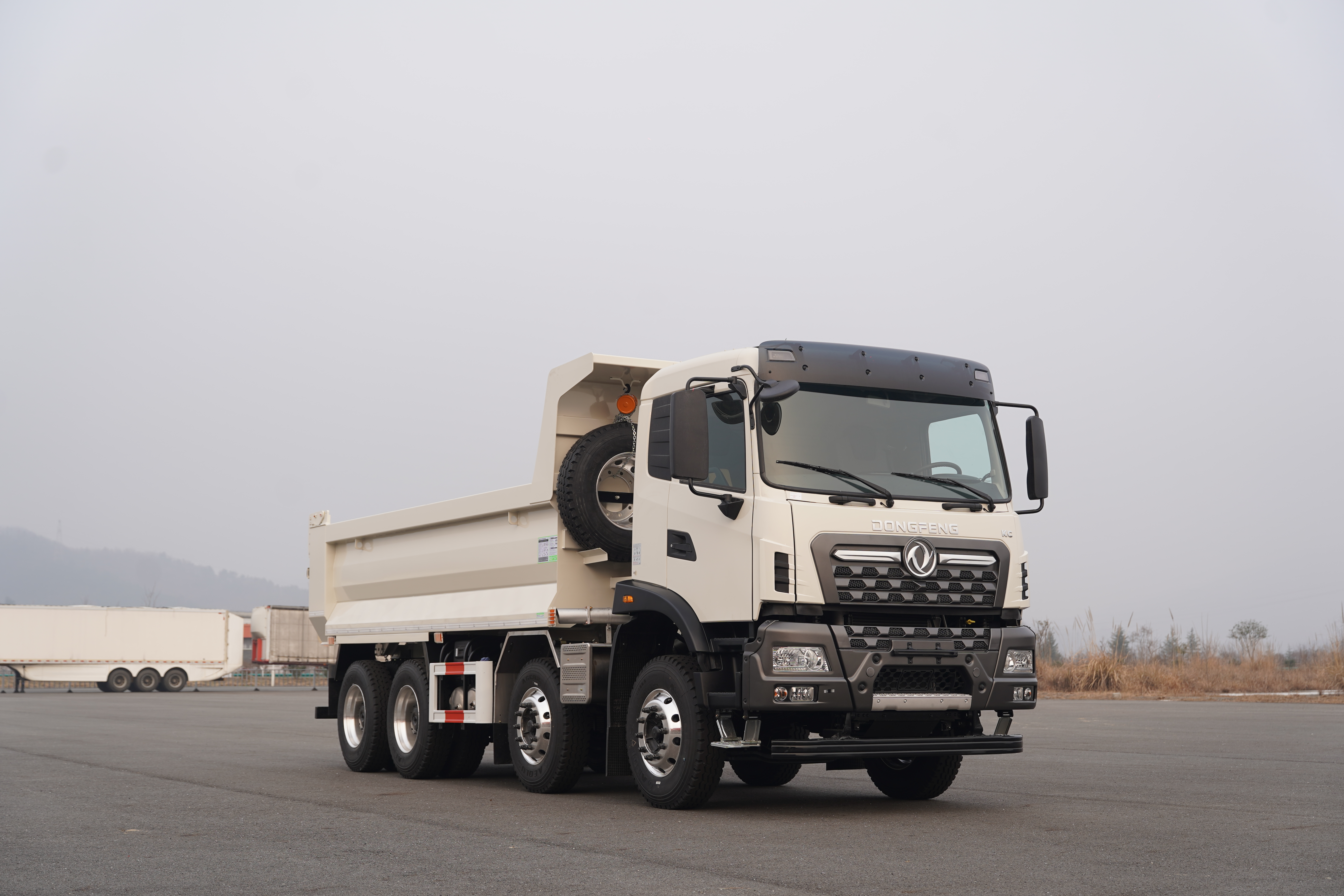 Reduced Weight: Extensive use of lightweight materials minimizes overall vehicle mass.